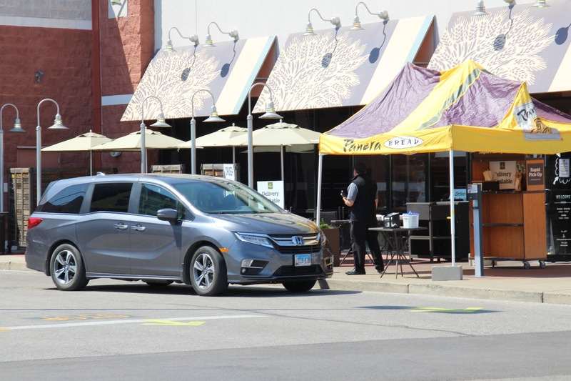 A photo of curbside service at a Panera Bread.